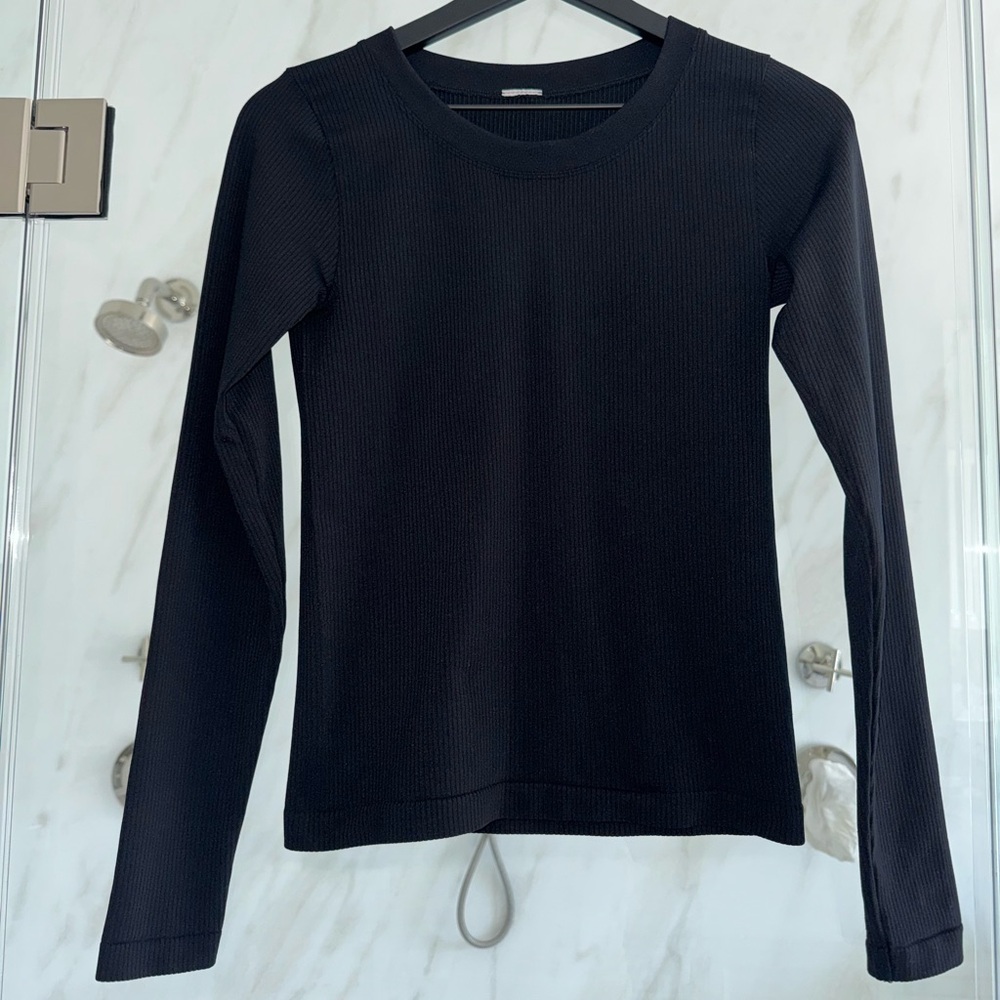 Renew Seamless Crewneck- Black